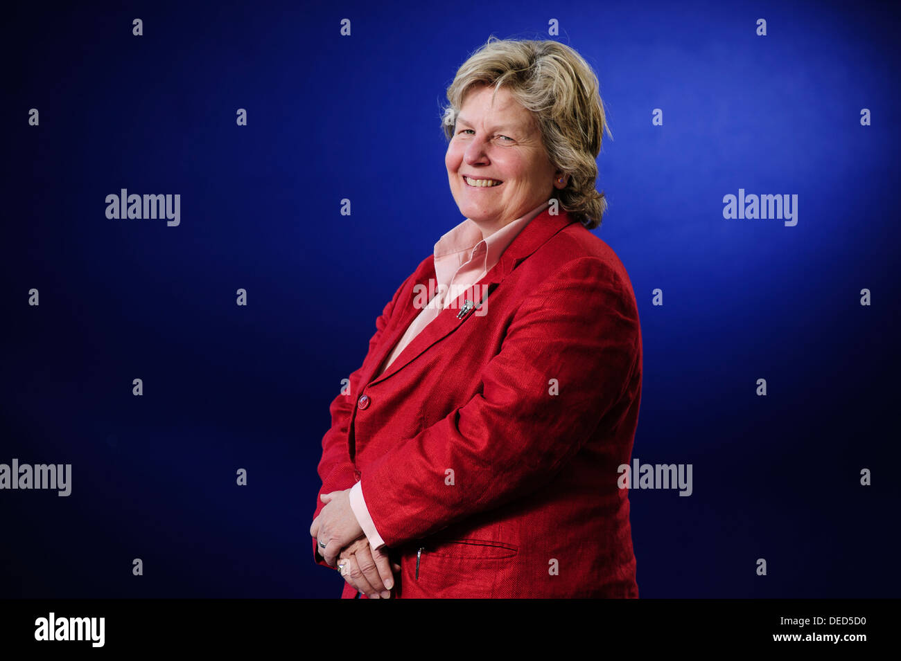 Sandi Toksvig, autore di programmi radio e TV presentatore e produttore, partecipando al Edinburgh International Book Festival 2013 Foto Stock
