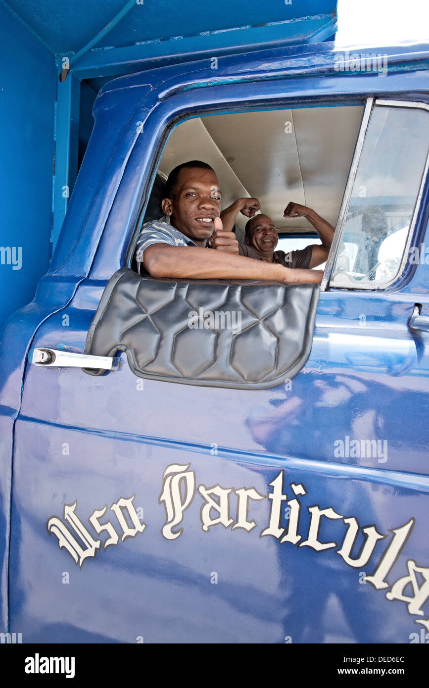 Santiago de Cuba, Cuba, autista del camion di un bus privato Foto Stock