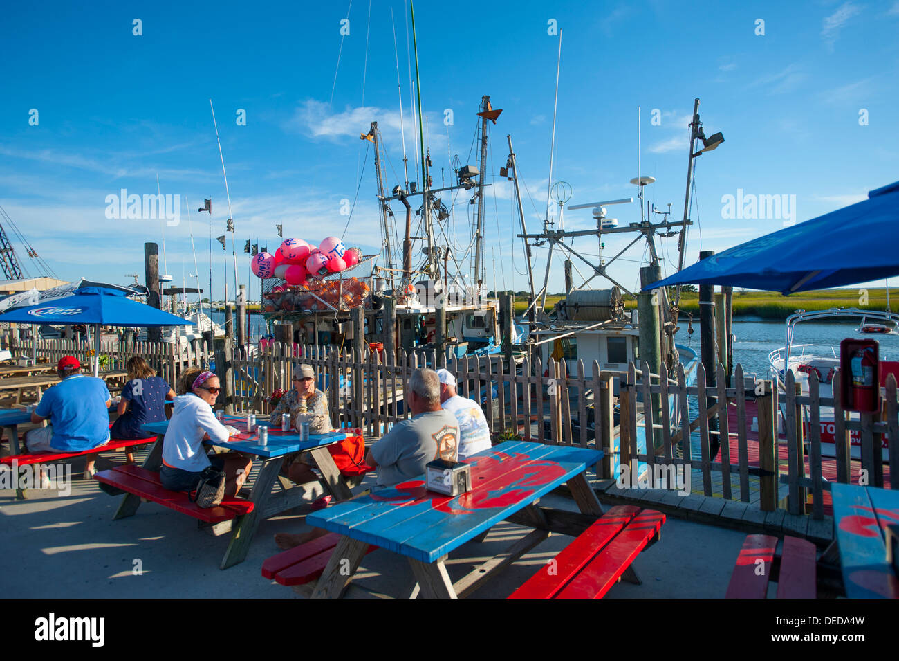 Stati Uniti d'America, New Jersey NJ Wildwood agganciato sul mercato di frutti di mare e il ristorante - sala da barche da pesca all'aperto estate Foto Stock