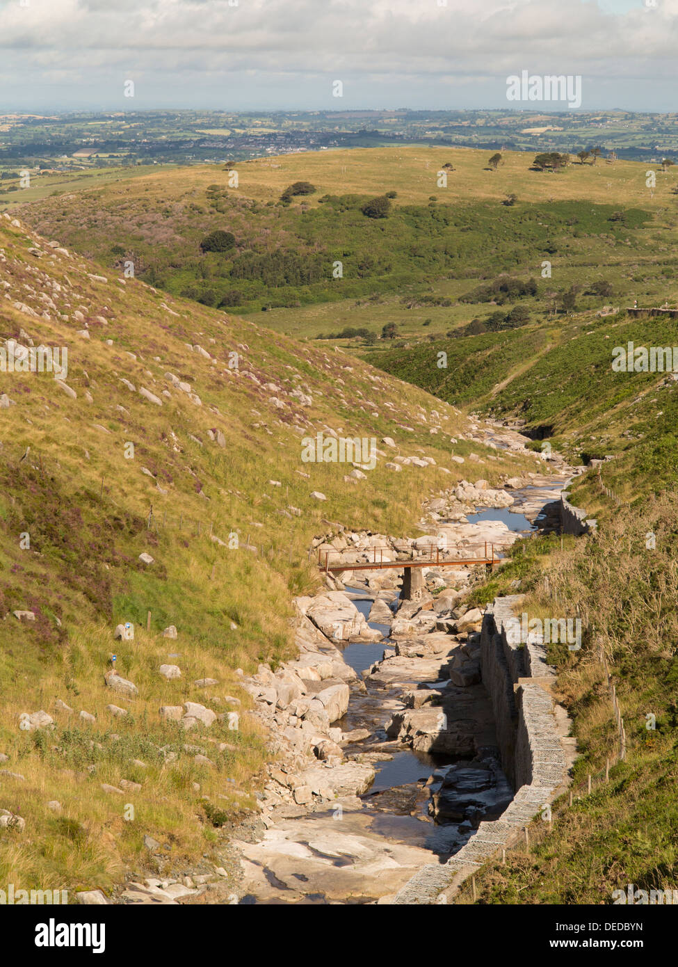 Vicino alla sorgente del fiume Bann in Irlanda del Nord è quasi essiccato dopo una calda estate Foto Stock