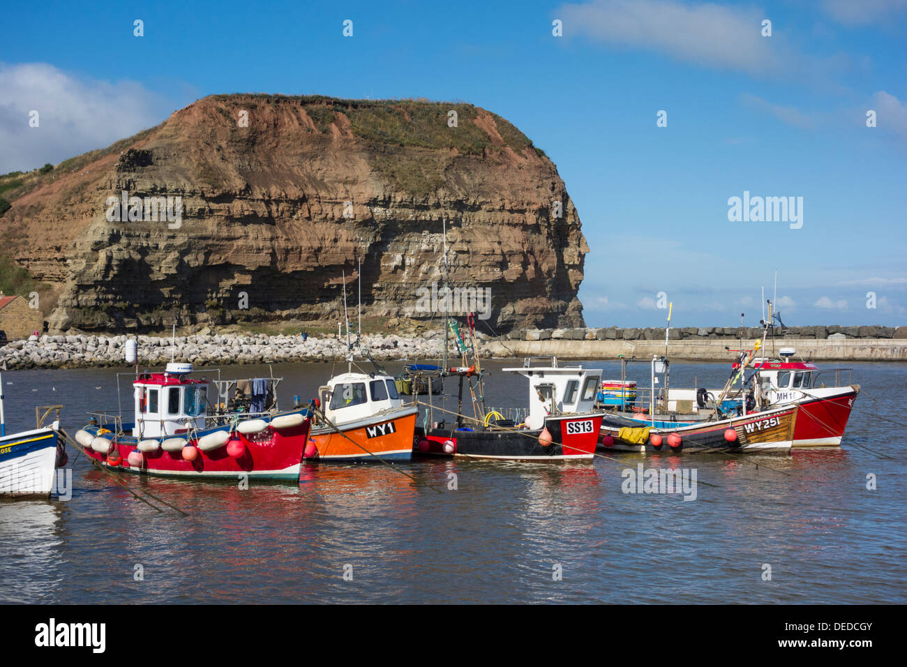 Barche da pesca in Staithes, North Yorkshire, Inghilterra, Regno Unito Foto Stock