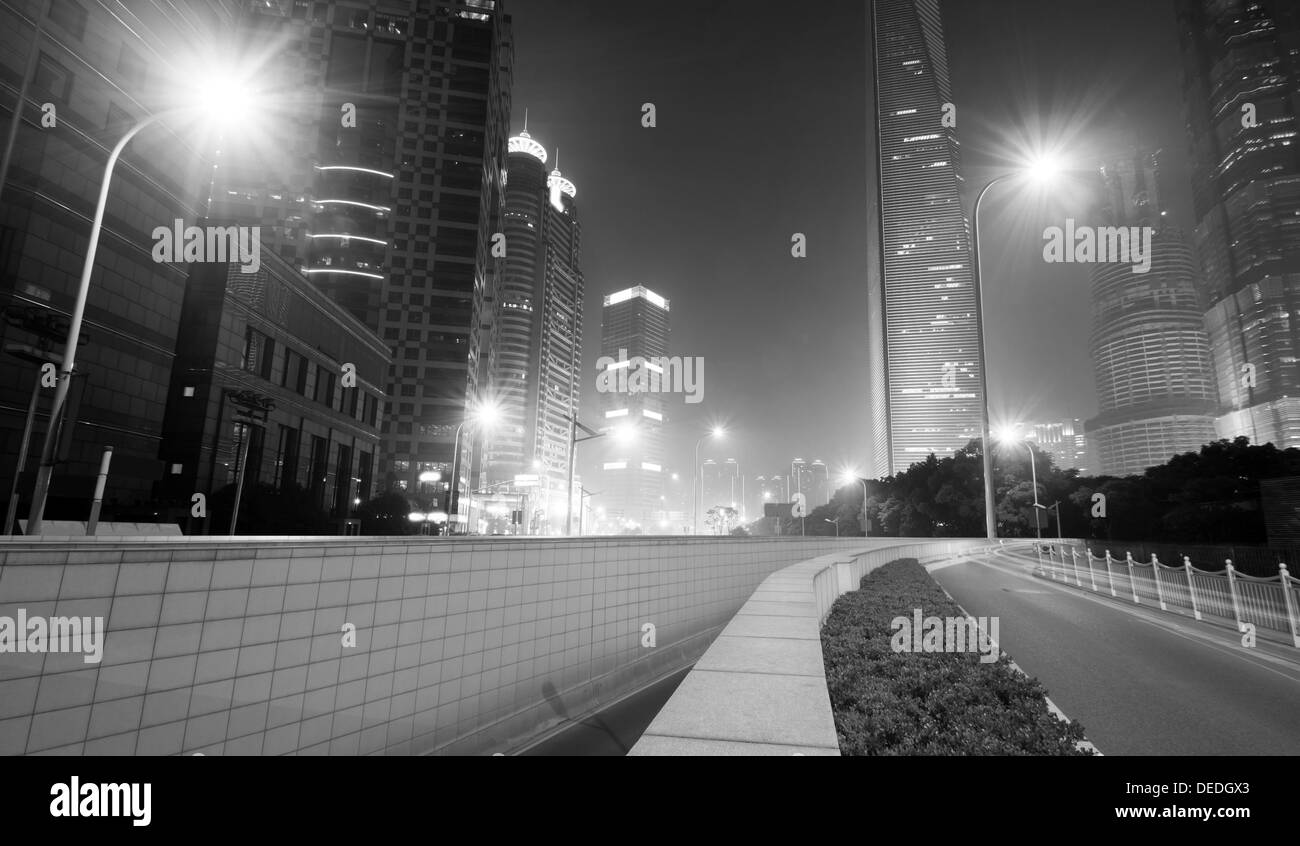 La vista notturna di lujiazui centro finanziario di Shanghai in Cina. Foto Stock