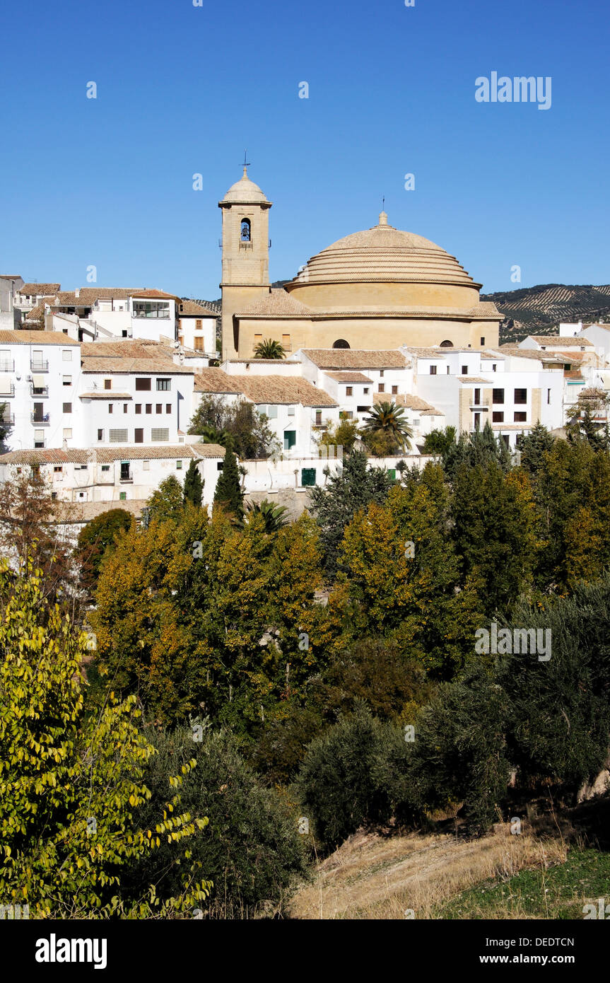 La chiesa di san antonio e parte della città, montefrio, provincia di Granada, Andalusia, Spagna, Europa occidentale. Foto Stock