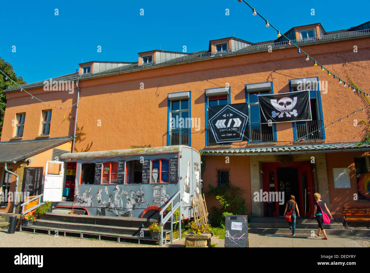 Scheune bar e di un centro di intrattenimento Neustadt città nuova città di Dresda in Sassonia membro Germania dell Est Europa centrale Foto Stock