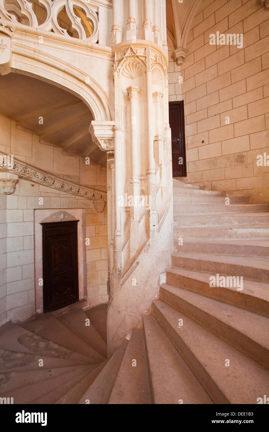 Una scala a spirale all'interno del castello di Chaumont-sur-Loire, UNESCO, Valle della Loira, Loir-et-Cher, Centre, Francia Foto Stock