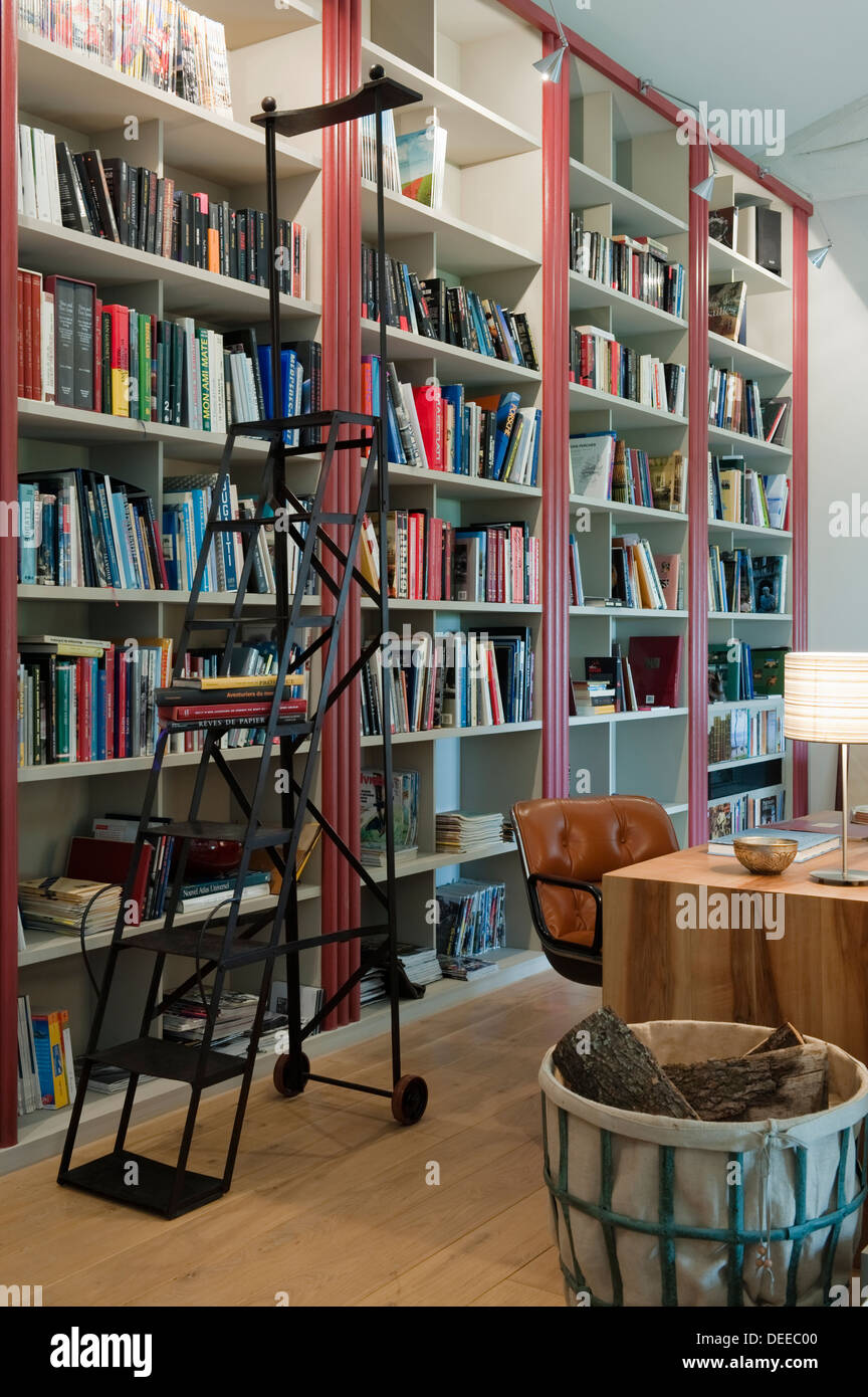 Libreria di studio a casa di Bruno e Dominique Lafourcade in Provenza Foto Stock