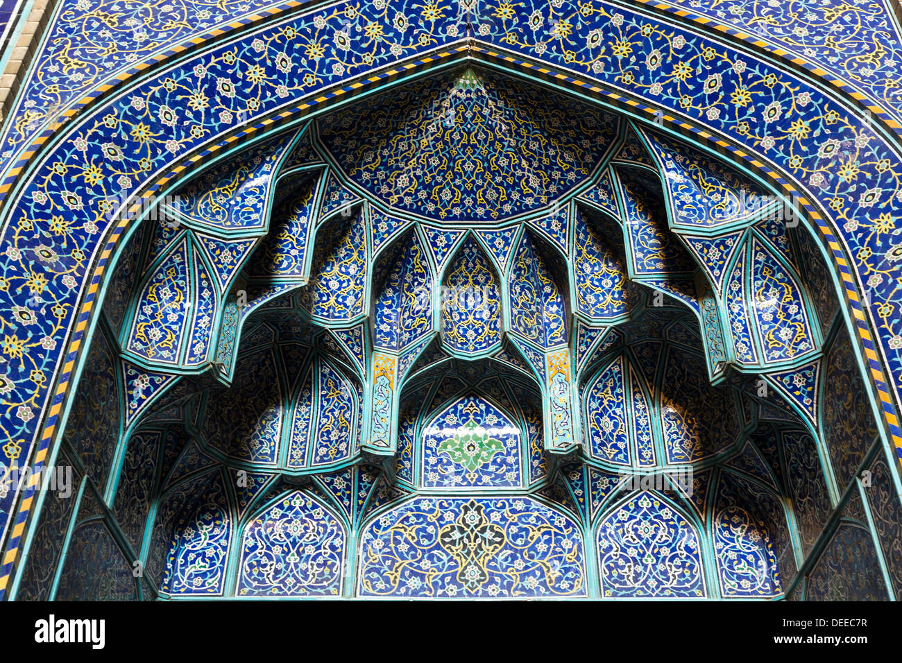 Dettaglio del mihrab piastrellato, Shaikh Lutfallah moschea, Isfahan, Iran Foto Stock