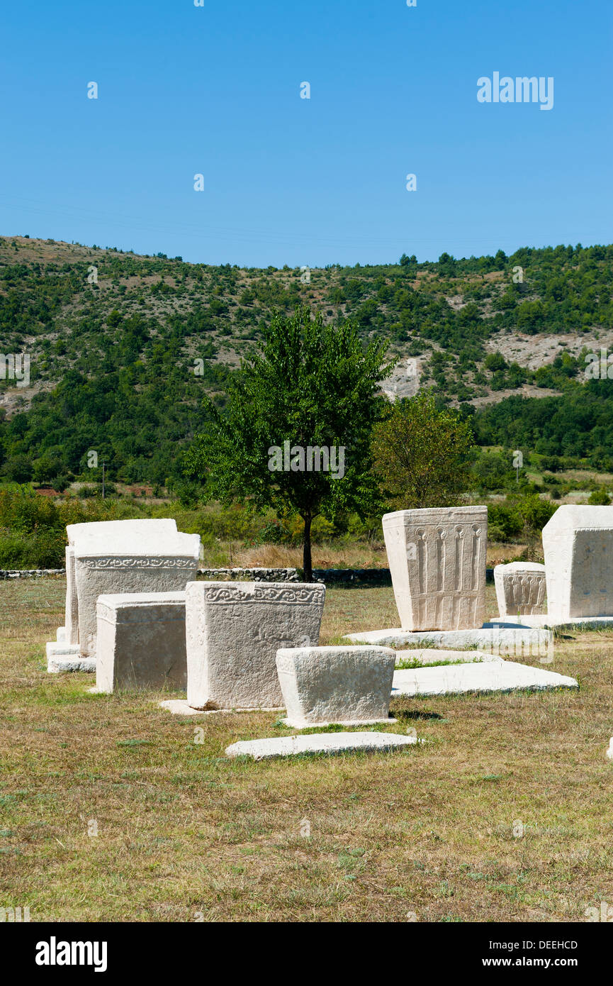 'Stecak' necropoli di Radimlja, situato nei pressi di Stolac, Bosnia e Erzegovina, l'Europa. Foto Stock