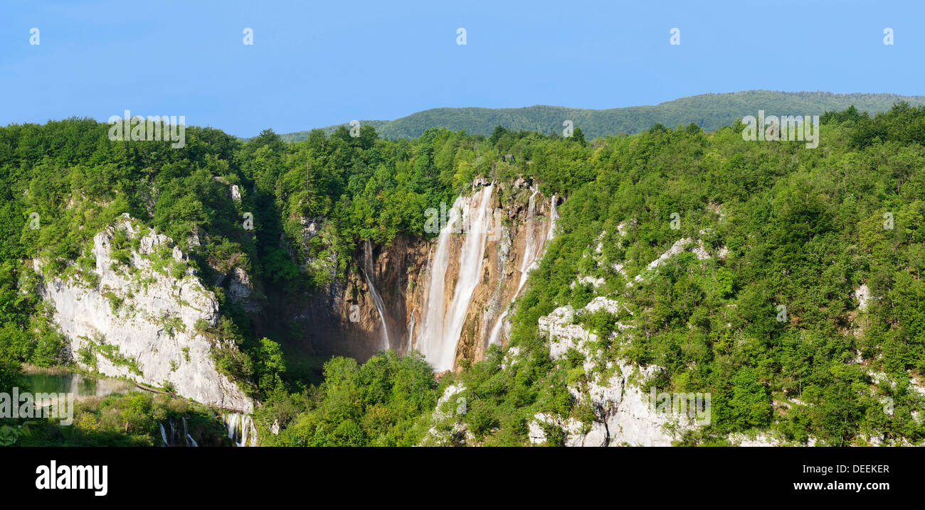 La cascata di Veliki Slap, il Parco Nazionale dei Laghi di Plitvice, patrimonio mondiale dell UNESCO, Croazia, Europa Foto Stock