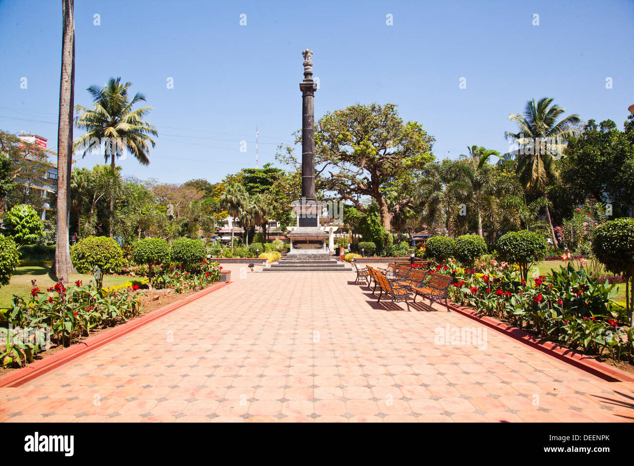Il sentiero in un giardino, Garcia De Orta, Panaji, Goa, India Foto Stock