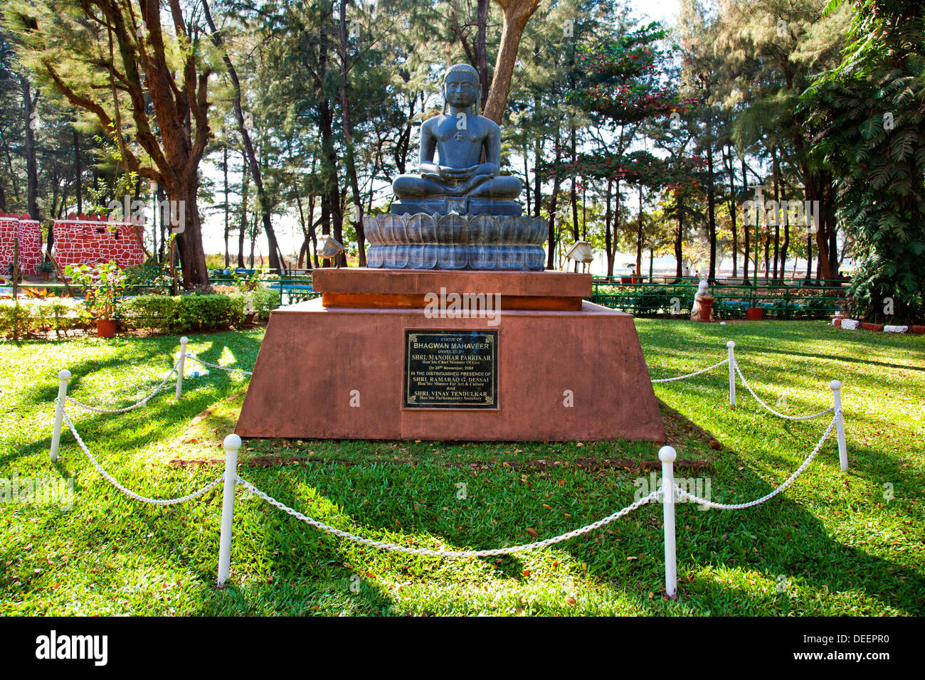 Statua di Buddha in un giardino, Campal giardini, Panaji, Goa nord, Goa, India Foto Stock