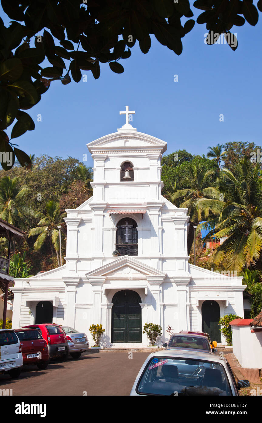 La facciata della chiesa di San Sebastiano Cappella, Panaji, Goa nord, Goa, India Foto Stock