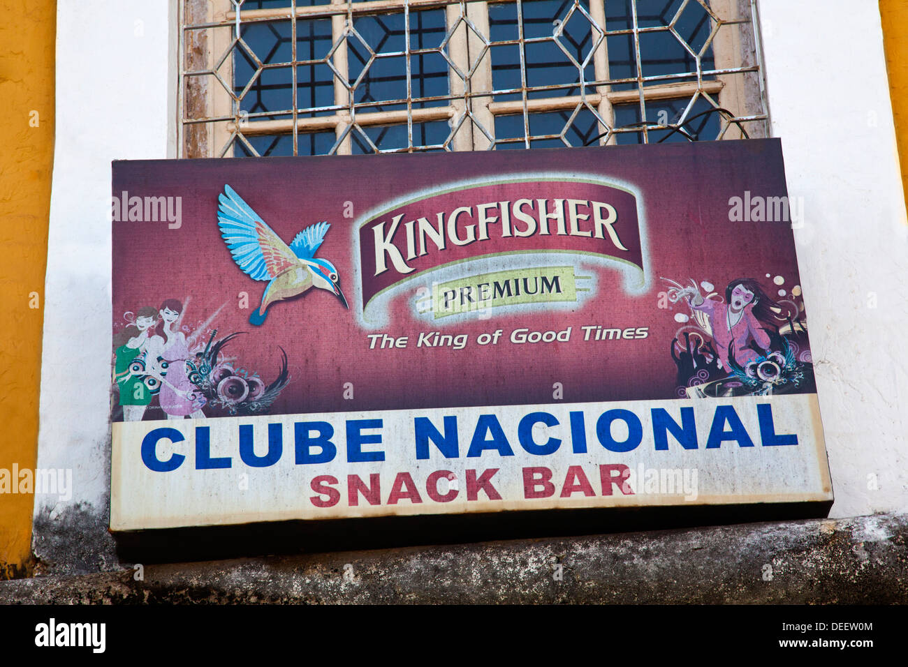 Segno bordo di un ristorante, club Nacional, Panaji, Goa nord, Goa, India Foto Stock