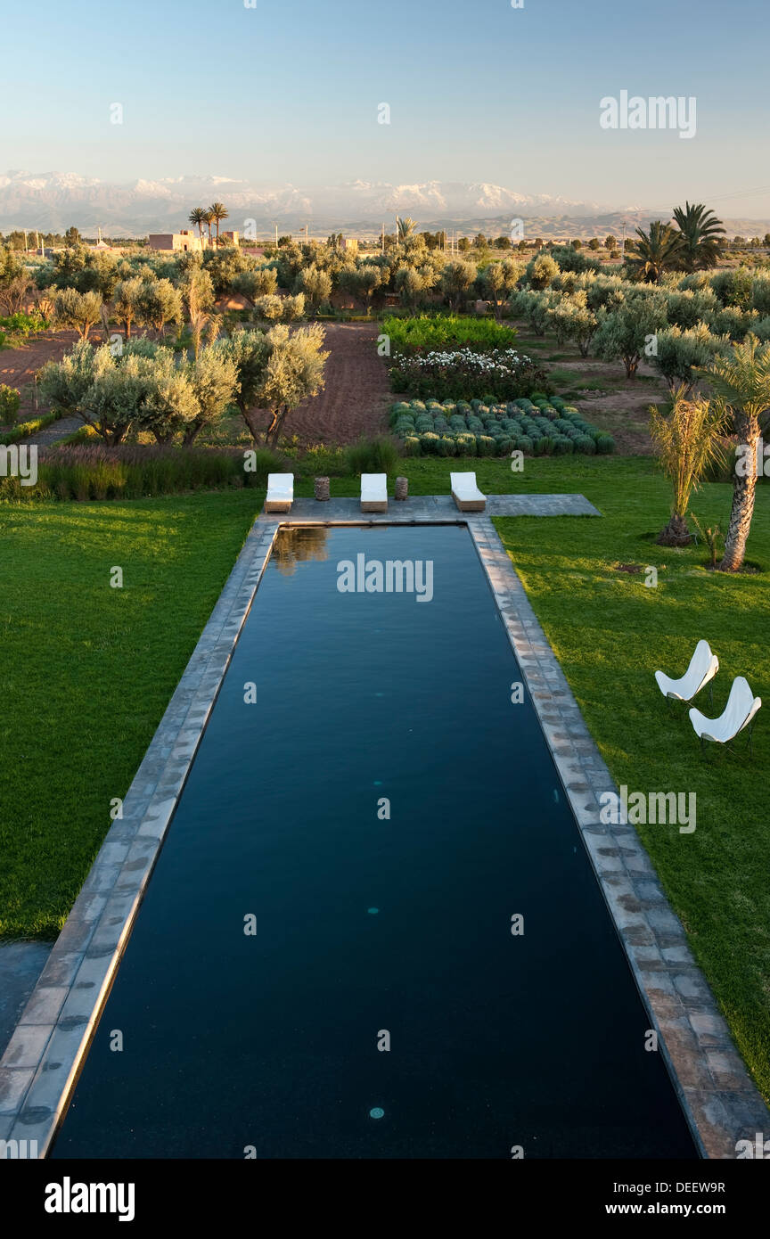 Vista in elevazione della piscina in Marocco terreni agricoli Foto Stock