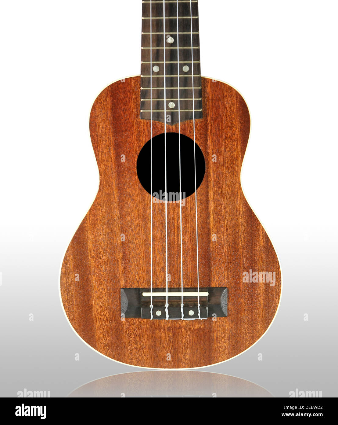 Close-up ukulele isolate su sfondo bianco. Foto Stock Close-up ukulele isolate su sfondo bianco. Foto Stock