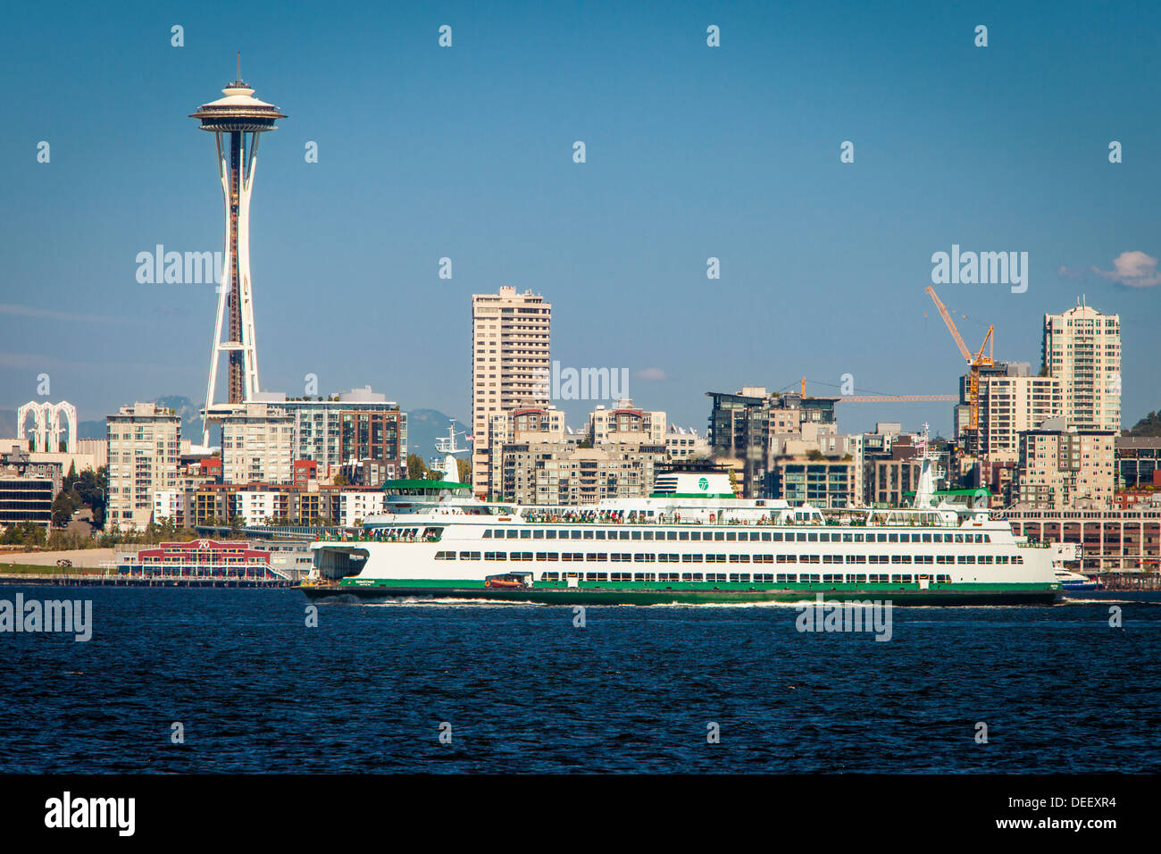 Bainbridge Island Ferry Boat sotto lo spazio Neede, Seattle Washington, Stati Uniti d'America Foto Stock