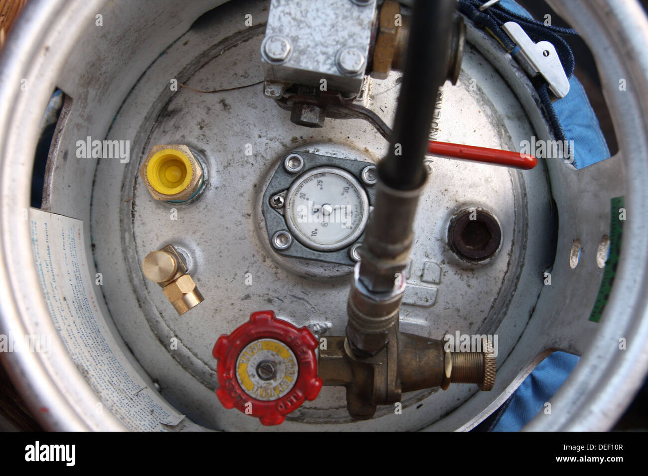 Parte superiore del volo in mongolfiera la bombola del gas Foto Stock