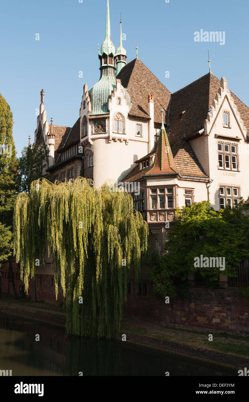 Elk213-1010v Francia, Alsazia, Strasburgo, palazzo sul Canal Foto Stock