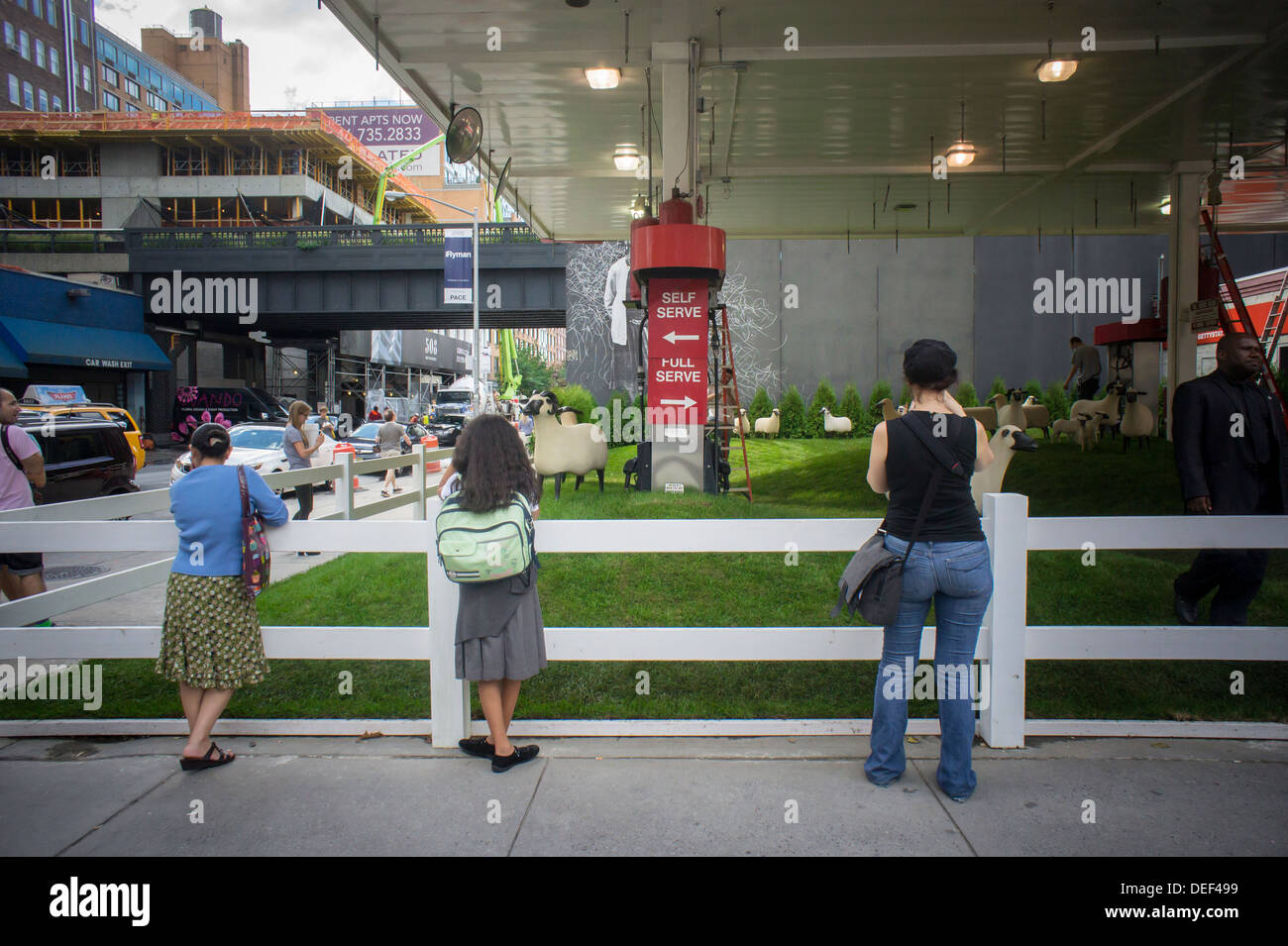 'Sheep stazione" è visibile sul sito di un ex Getty gas station Foto Stock