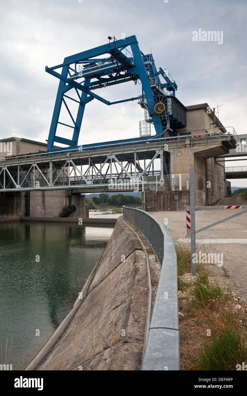 Un francese di acqua della diga di macchinari Foto Stock
