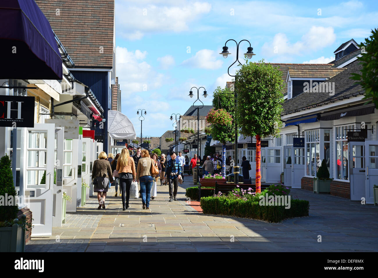 Il Villaggio di Bicester Outlet Shopping Centre, Bicester, Oxfordshire, England, Regno Unito Foto Stock