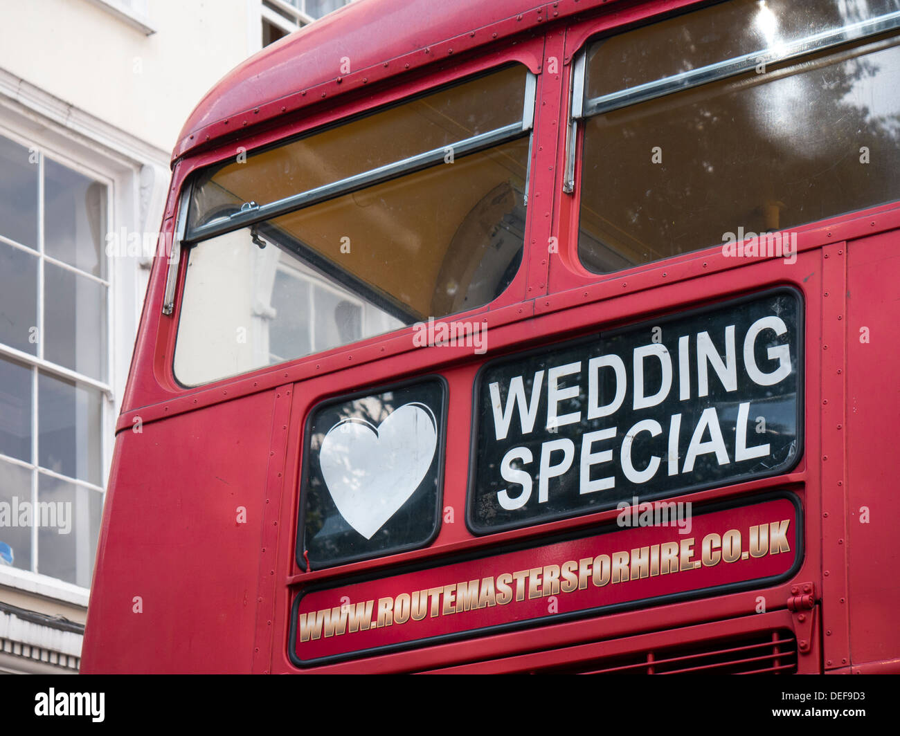 LONDRA, Regno Unito - 26 AGOSTO 2013: Autobus a due piani Red Routemaster utilizzato per il noleggio privato Foto Stock