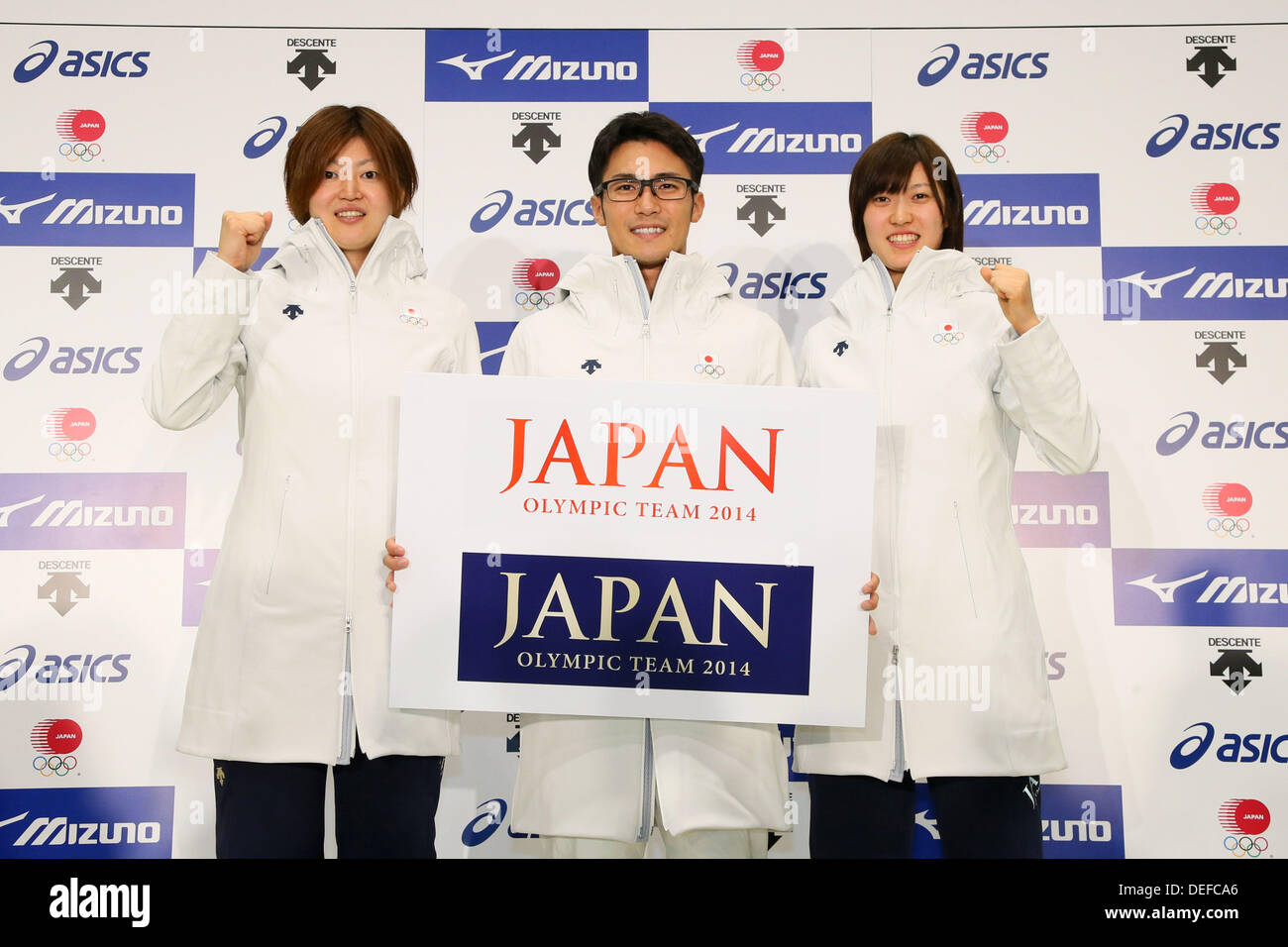 (L-R) Hanae Kubo, Joji Kato, Sena Suzuki, Settembre 18, 2013 : Una conferenza stampa sulla presentazione del Giappone national team ufficiale sportswear per Sochi 2014 giochi olimpici invernali a Ajinomoto NTC, Tokyo, Giappone. (Foto di AFLO SPORT) Foto Stock