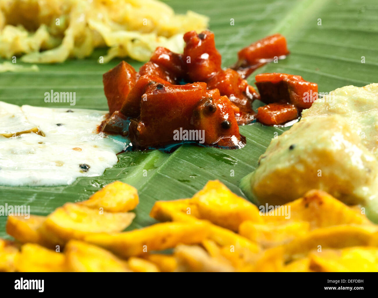 Festival di onam cibo servito su foglie di banana Foto Stock