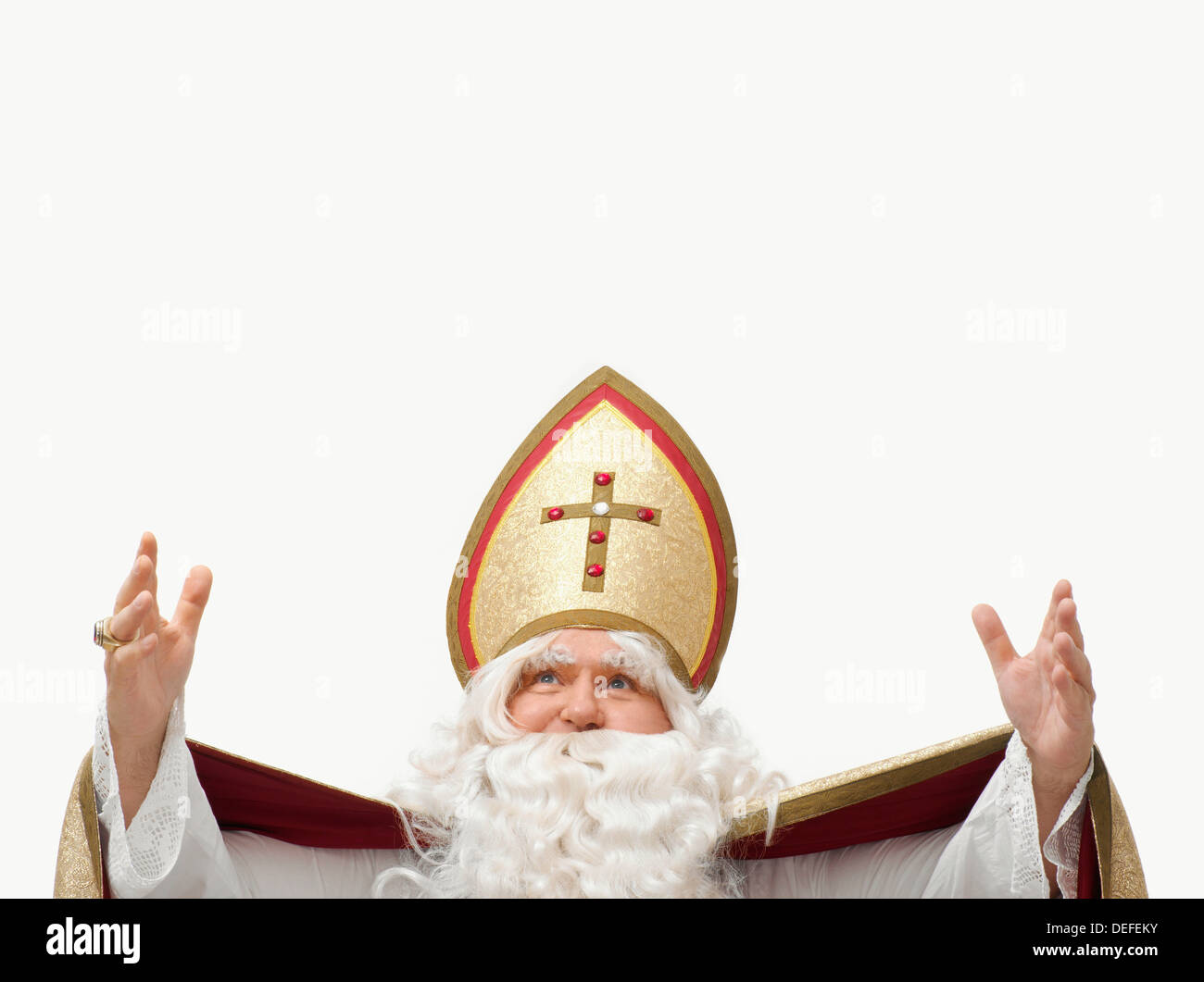 Uomo vestito come San Nicola Foto stock - Alamy