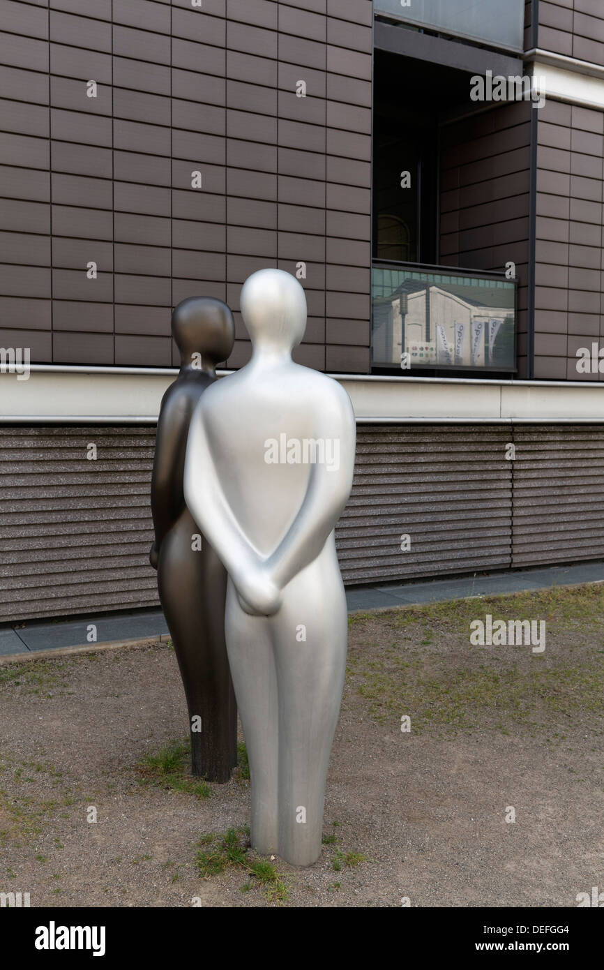 Due figure umane, anonimo figure, scultura, Hansegracht, Innenhafen di Duisburg, distretto della Ruhr, Renania settentrionale-Vestfalia Foto Stock