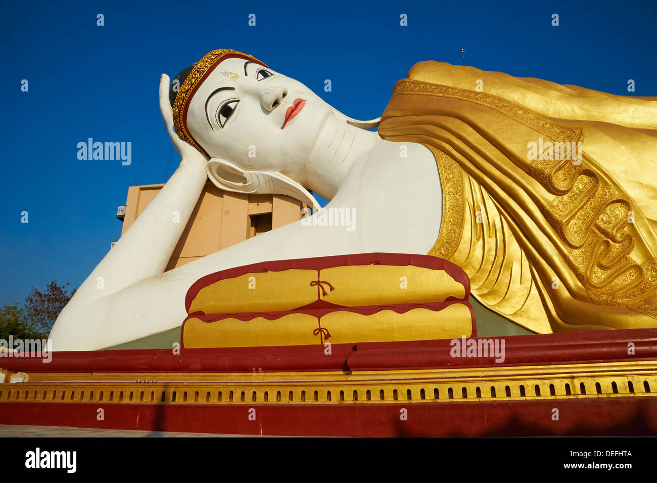 Buddha reclinato, Bodhi Tataung, Monywa, Sagaing Division, Myanmar (Birmania), Asia Foto Stock
