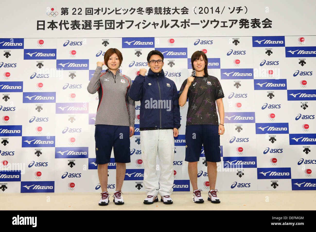 (L-R) Hanae Kubo, Joji Kato, Sena Suzuki, Settembre 18, 2013 : Una conferenza stampa sulla presentazione del Giappone national team ufficiale sportswear per Sochi 2014 giochi olimpici invernali a Ajinomoto NTC, Tokyo, Giappone. © AFLO SPORT/Alamy Live News Foto Stock