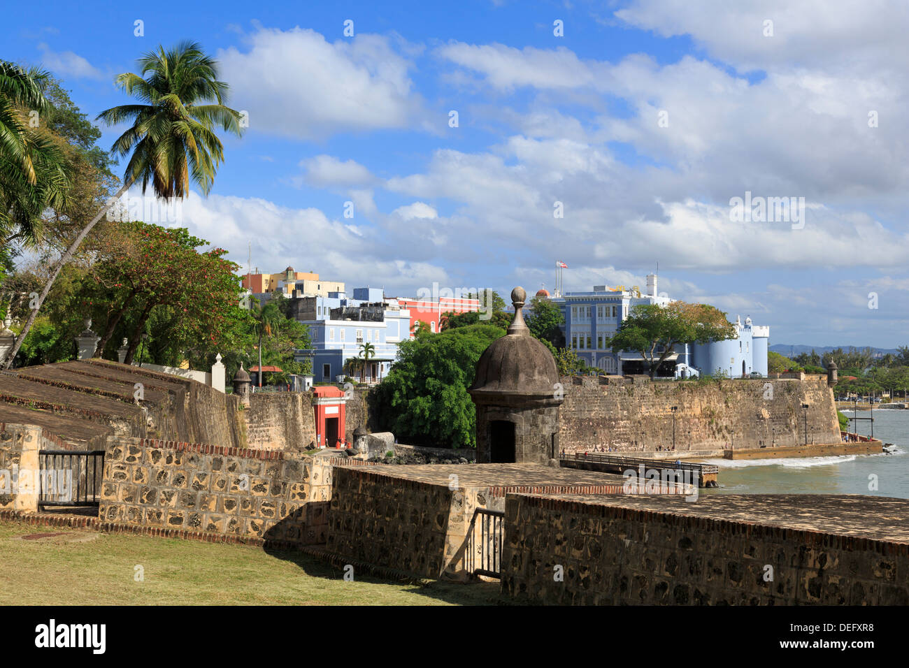 Le mura della città nella vecchia San Juan, Puerto Rico, West Indies, dei Caraibi e America centrale Foto Stock