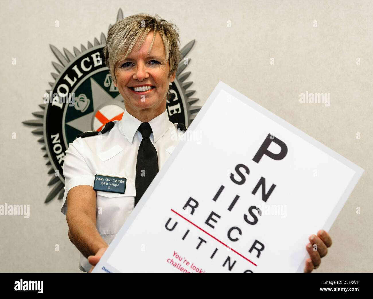 Belfast, Irlanda del Nord. 18 Settembre 2013 - DCC Judith Gillespie lancia 2014/15 PSNI campagna di reclutamento Credit: stephen Barnes/Alamy Live News Foto Stock