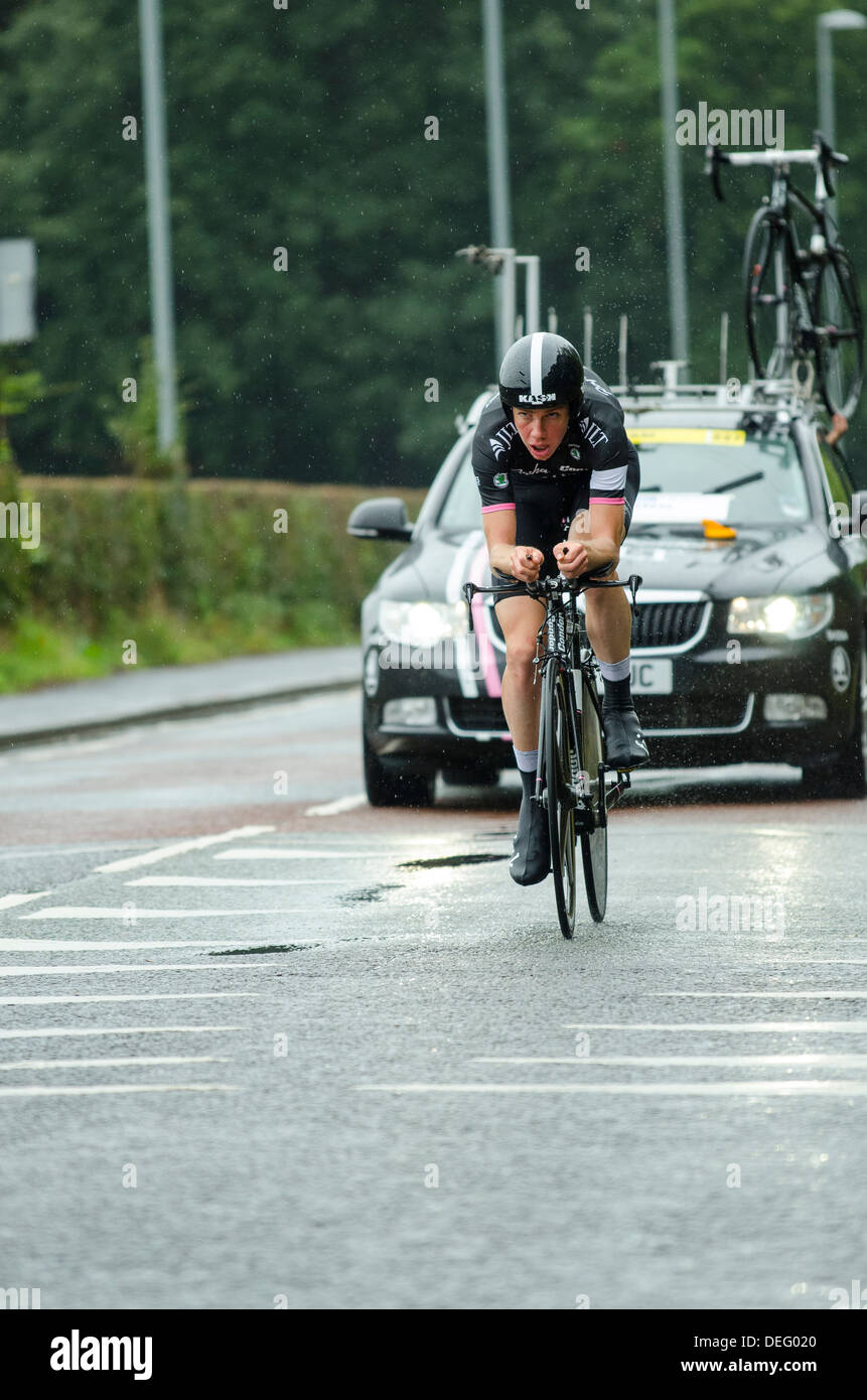 Michael Cuming di Rapha Condor JLT nello stadio 3 del 2013 Tour della Gran Bretagna, a 16km a cronometro individuale a Knowsley, Merseyside Foto Stock