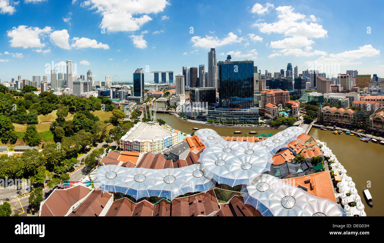 Vista in elevazione su Fort Canning Park e il moderno skyline della città, Singapore, Sud-est asiatico, in Asia Foto Stock