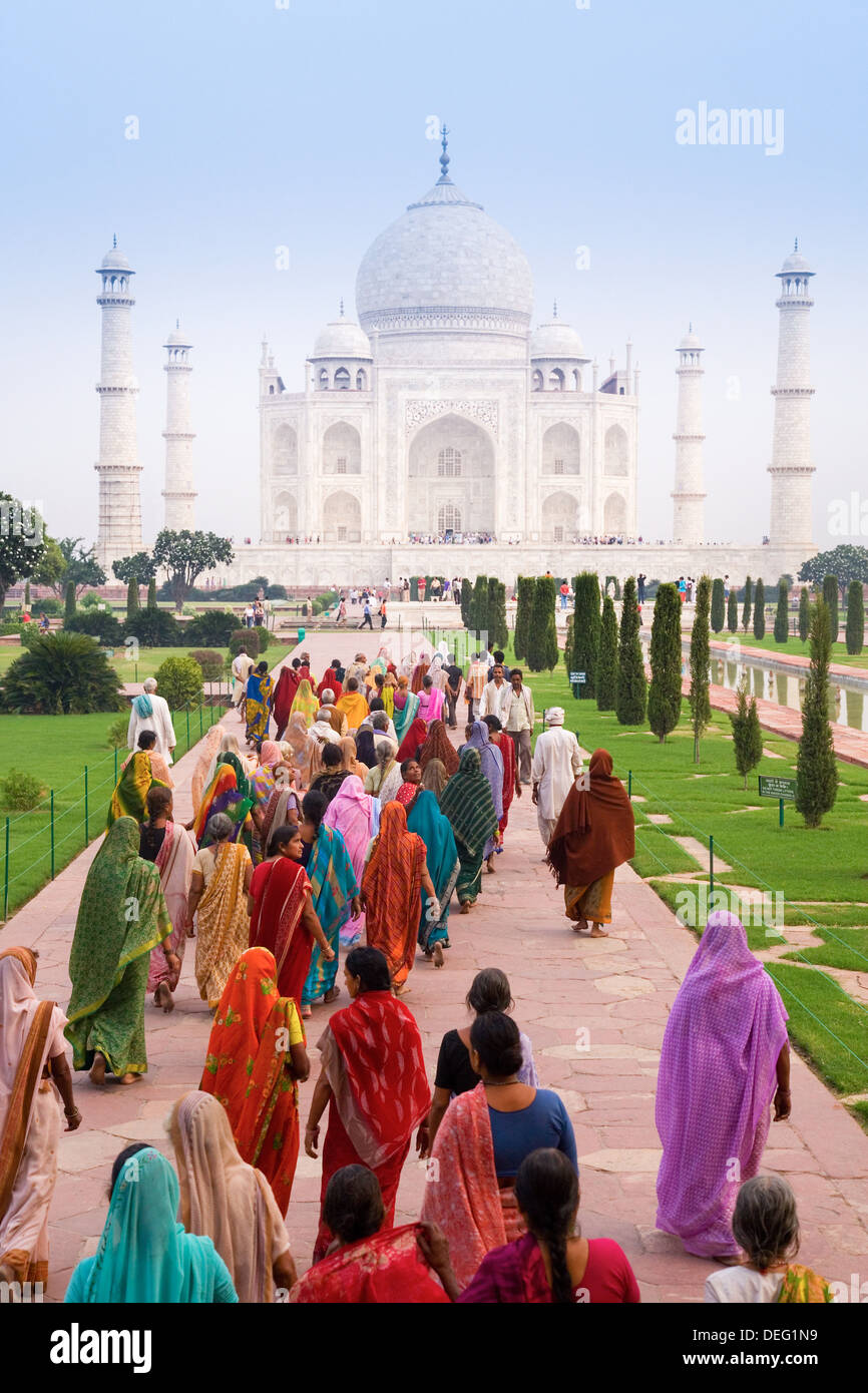 India, Uttar Pradesh, il Taj Mahal, questo mausoleo di Mughal è diventato l'emblema turistico dell India Foto Stock