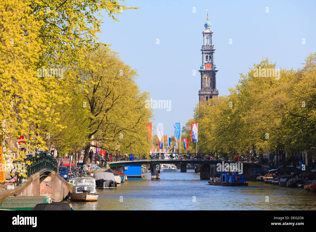 Westerkerk chiesa torre dal canale Prinsengracht Amsterdam, Olanda, Europa Foto Stock