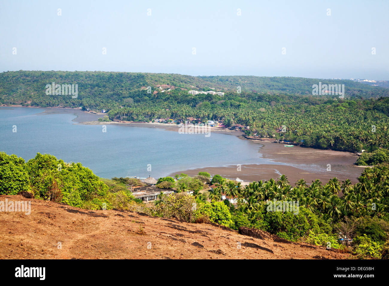 Elevato angolo di visione di un mare dal fort, Chapora Fort, Vagator Beach, Vagator, Bardez, Goa nord, Goa, India Foto Stock