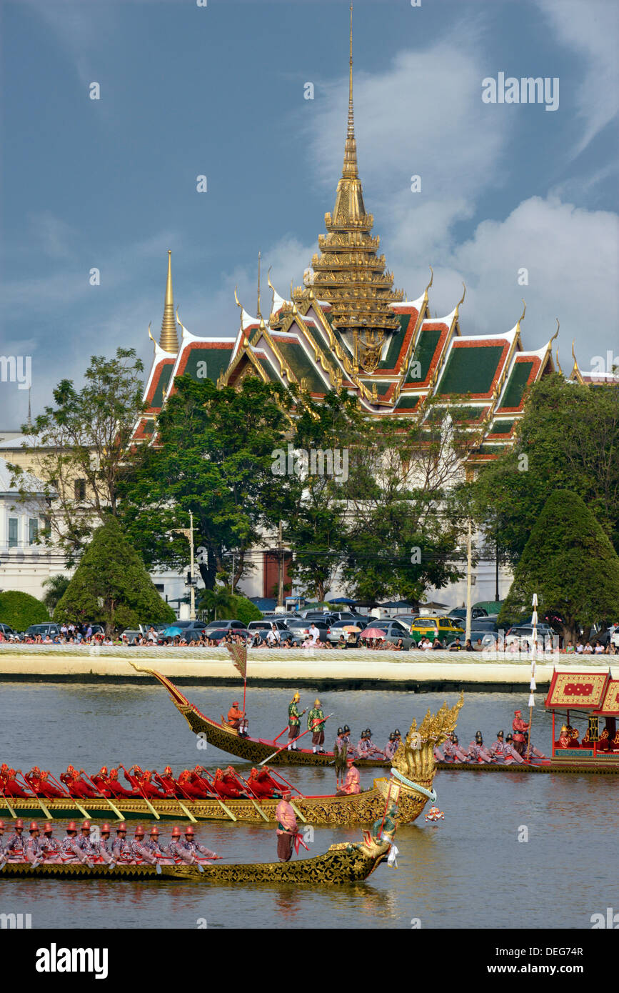 Royal chiatte sul fiume Chaopraya, Bangkok, Thailandia, Sud-est asiatico, in Asia Foto Stock