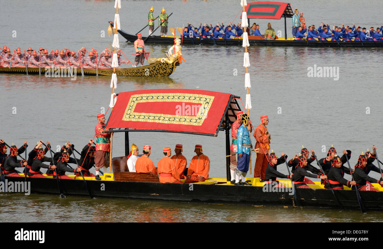 Royal chiatte sul fiume Chaopraya, Bangkok, Thailandia, Sud-est asiatico, in Asia Foto Stock