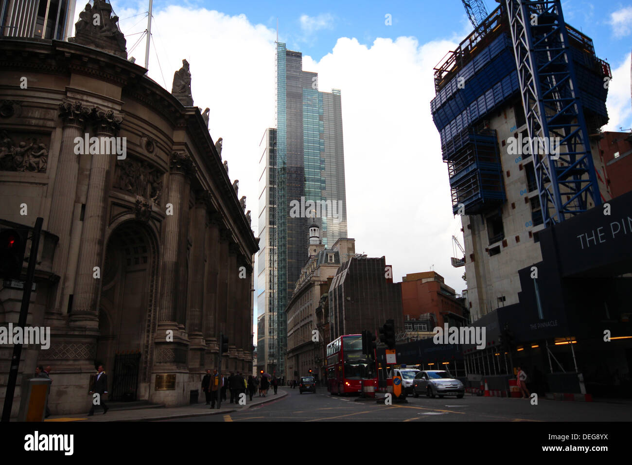 Londra, Regno Unito. Xviii Sep, 2013. I banchieri a 46 piani torre di airone su Bishopsgate, stanno contemplando chiamando in ricevitori, a causa di una riga tra le sue 3 grandi azionisti, Gerald Ronson, lo Stato riserva generale di Oman e riservate ai membri della famiglia reale saudita Credito: Ashok Saxena/Alamy Live News Foto Stock