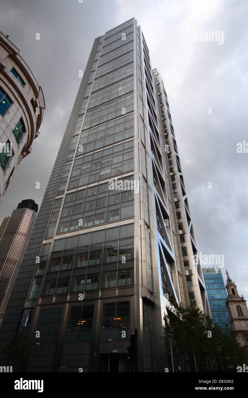 Londra, Regno Unito. Xviii Sep, 2013. I banchieri a 46 piani torre di airone su Bishopsgate, stanno contemplando chiamando in ricevitori, a causa di una riga tra le sue 3 grandi azionisti, Gerald Ronson, lo Stato riserva generale di Oman e riservate ai membri della famiglia reale saudita Credito: Ashok Saxena/Alamy Live News Foto Stock
