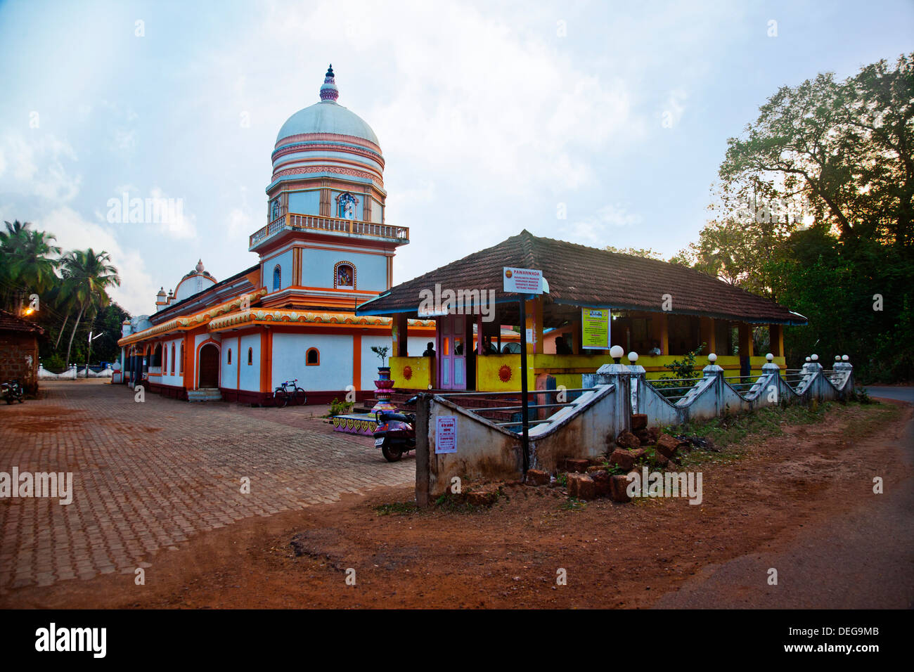 Facciata di un tempio, Panaji, Goa, India Foto Stock