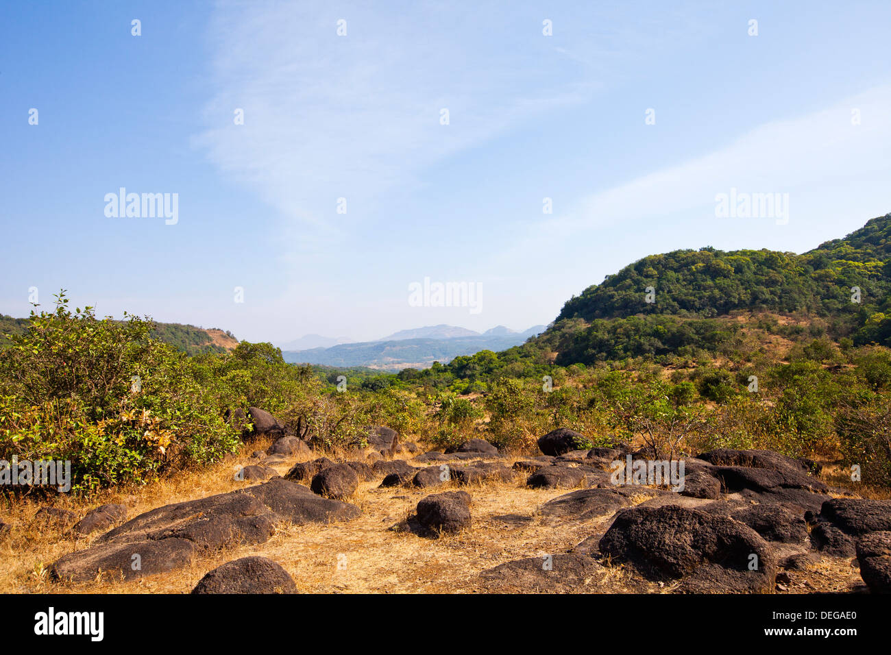 Le formazioni rocciose su una collina di Pune, Maharashtra, India Foto Stock