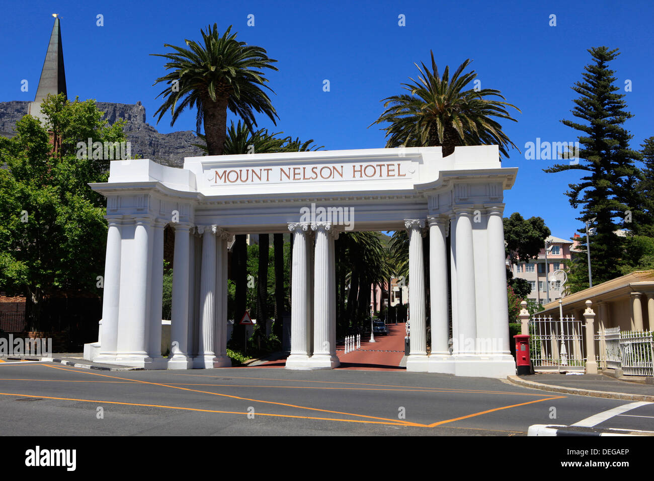 Il cancello anteriore del Mount Nelson Hotel di Città del Capo in Sud Africa. Foto Stock