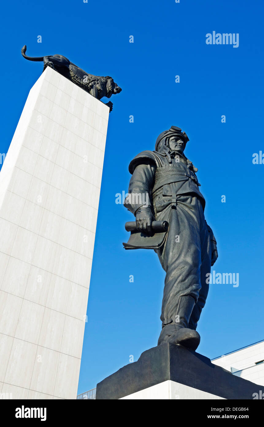 Statua del generale Dr Milan Rastislav Stefanik, Bratislava, Slovacchia, Europa Foto Stock