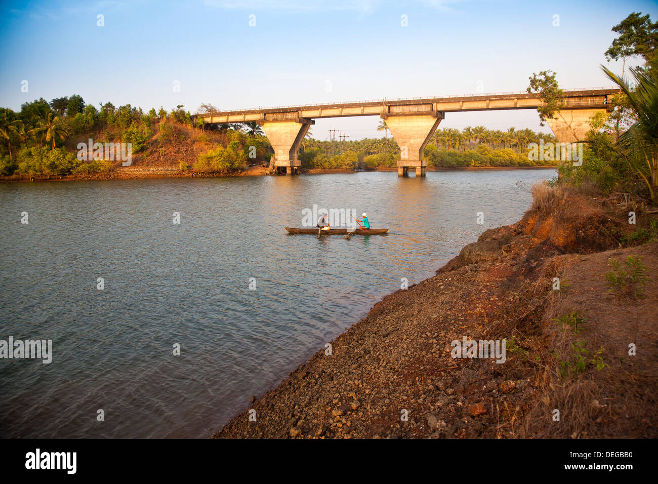 Ponte su un fiume, Panaji, Goa, India Foto Stock