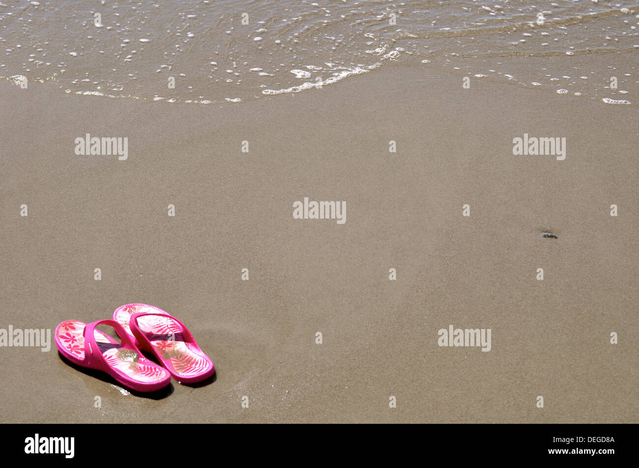 Il flip flop nella sabbia Foto Stock