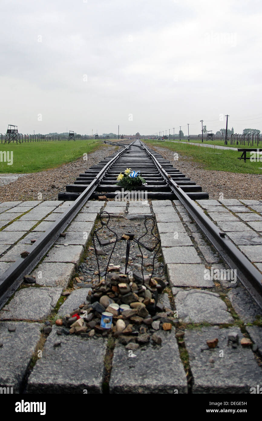 Memorial alla fine dei binari del treno in Auschwitz. Foto Stock